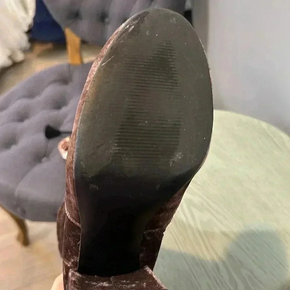 Steve Madden Gaze Bootie in mushroom velvet size 9.5 - Picture 6 of 10